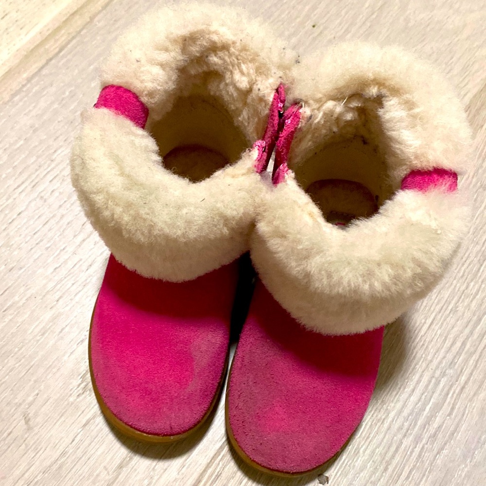 UGG